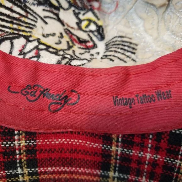 Ed Hardy Snapback Trucker Hat Tiger Plaid Embroidered Red Mesh Vintage Unisex - Picture 8 of 8